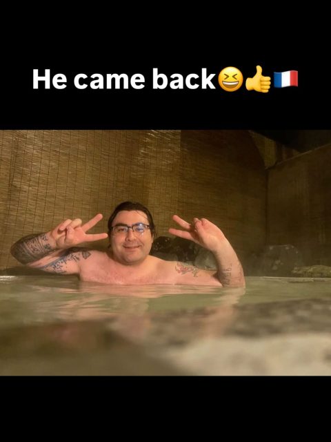 He first came as a guest😊
He returned as a friend😆🇫🇷

In 2024, he stayed with us for the first time.
In 2026, he came back.

Same place.
Same smile.
Different season.

When someone chooses to return,
it says more than any review ever could.

A small guest house.
A quiet onsen.
A place that feels personal.

Thank you for coming back —
and for your beautiful words. It truly means a lot to us😊👍

⸻

His Review

“If I return to Fuji-Hakone Guest House,
it is because this house is not just a place to stay,
but a place where you truly feel welcome.

The kindness of the host creates a special bond
that makes you want to come back.
The quality of the onsen offers true relaxation.

Each stay here brings warmth, peace,
and memories that make returning feel natural.”

⸻

Some places you visit.
Some places you return to.

If you’re planning Hakone,
choose somewhere worth coming back to.

Official booking link in bio😊

2024年、初めての滞在😊
2026年、再訪😆🇫🇷

同じ場所で、同じ笑顔😊👍

「また来る」という選択は、
どんなレビューよりも雄弁ですね🙏✨

帰ってきてくれて、そして心のこもった言葉をどうもありがとう😄👍

【彼のレビュー】

「もしまた富士箱根ゲストハウスに戻るとしたら、
それはここが単なる宿泊場所ではなく、
本当に歓迎されていると感じられる場所だからです。

ホストの優しさが特別な絆を生み、
自然とまた来たいと思わせてくれます。
温泉の質も素晴らしく、心からリラックスできます。

ここでの滞在は、温もりと静けさ、
そしてまた戻りたくなる思い出を与えてくれます。」

⸻

小さな宿だからこその距離感。
静かな温泉。
人と人とのつながり。

箱根を訪れるなら、
“また来たい”と思える宿を。

公式サイト予約はプロフィールから😊

#hakonejapan 
#onsen 
#returntojapan 
#hiddenjapan 
#guesthouse