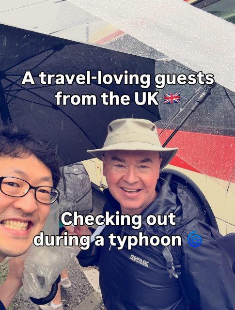🇬🇧 A travel-loving guests from the UK!
Andrew and Devorah shared many wonderful photos and stories from his travels in Spain, Italy, India, and beyond 😆👍
On the morning of checkout, a typhoon was approaching Hakone 🌀☔
Thankfully, he made it safely onto the bus and continued his journey to Odawara 🚌
Hakone was fortunately spared from any major impact, and maybe we have the tour leader’s handmade teru teru bozu (a traditional Japanese weather doll) to thank for that! ☀️👏
Thank you for staying with us, Andrew, Deborah, Hitomi-san and everyone on the tour😊
We hope you enjoy the rest of your adventure in Japan 🇯🇵✌️
Looking forward to seeing you again someday—either in Hakone or in the UK! 🇬🇧♨️
🇯🇵 旅好きなイギリス人のアンドリューさん🇬🇧
スペインやイタリア、インドなど、これまで訪れた国々での素敵な写真や旅の話をたくさんシェアしてくれました😆👍
チェックアウトの朝は台風が接近中🌀☔
心配していましたが、無事にバスへ乗り込み小田原へ向かわれました🚌
幸い箱根への影響はほとんどなく、もしかするとツアーリーダー手作りのてるてる坊主のおかげだったのかもしれませんね☀️👏
アンドリューさん、デボラさん、ひとみさん、ツアーに参加のみなさん、ご滞在ありがとうございました!
残りの日本旅行も楽しんでくださいね🇯🇵✌️
また箱根かイギリスでお会いできる日を楽しみにしております😊🇯🇵🇬🇧
#hakone
#typhoon
#japantrip
#てるてる坊主パワー
#台風